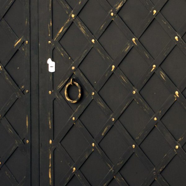 Ворота гаражные кованые сетка с заклепками
